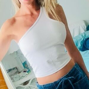 Heroine Sport One-Shoulder Ribbed Sports Bra - White